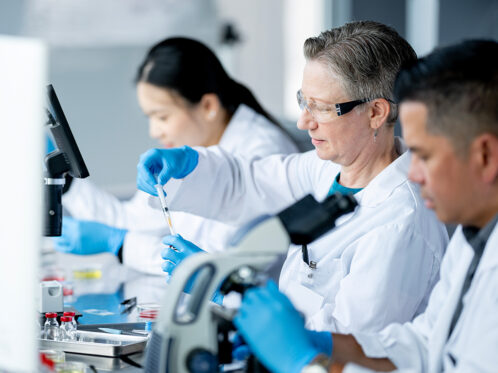 recruit-researchers-working-together-in-lab-interior-image